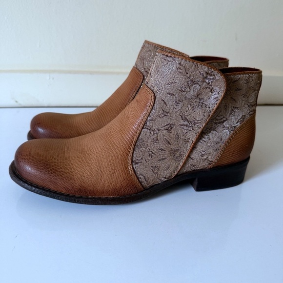 OTBT Dare Devil Tan Booties w/ Brocade Detail Size 7 - Picture 2 of 6